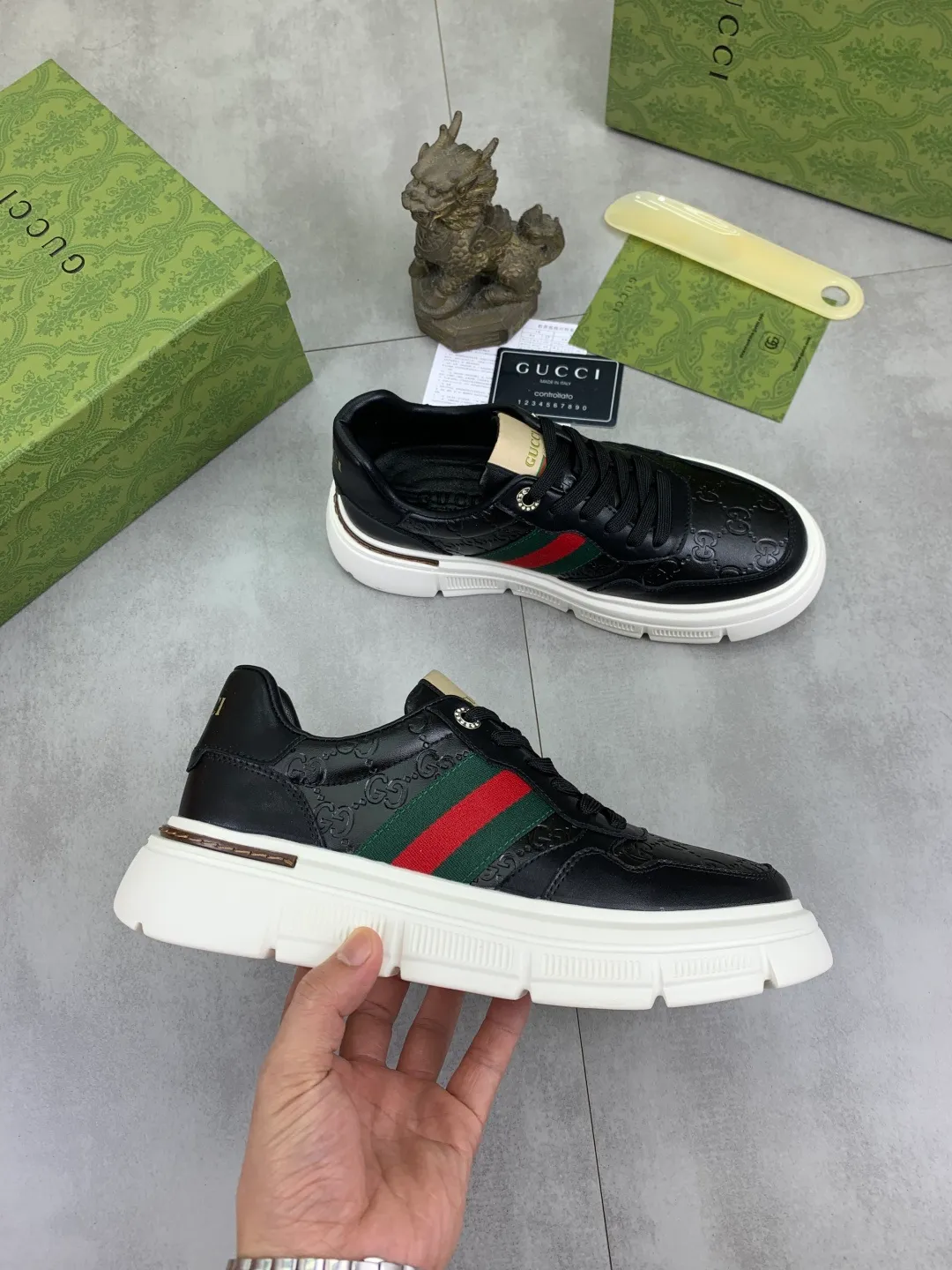 Men's shoes 💰P400💰[New style]🆘 The latest model from Gucci GUCCI official website🎁Classic casual and fashionable men's shoes👟Best model💥The style is simple and elegant, exclusive for trendy men. Unique official website latest brand elements👑Gucci original decoration, fashionable and generous, original soft calfskin fabric➕Comfortable soft first-layer pigskin lining ✅The official website specifies wear-resistant casual outsole, the classic model is photographed in real life🎬Color: 2️⃣colors available😍Number of codes: 38-44